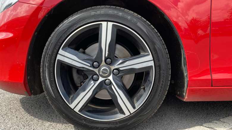Volvo V40 T2 [122] R DESIGN Edition 5dr Petrol Hatchback